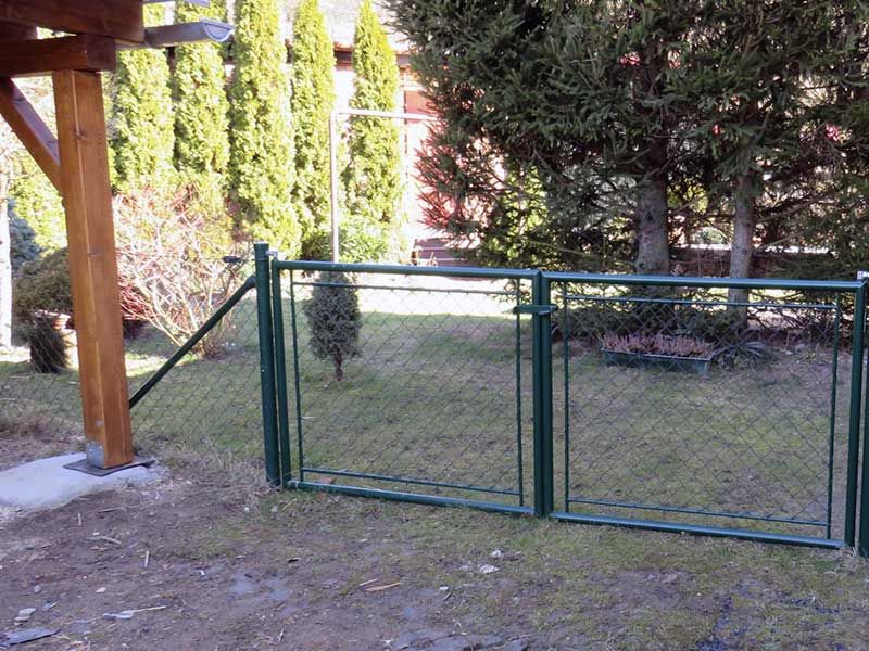 Dvoukřídlá brána